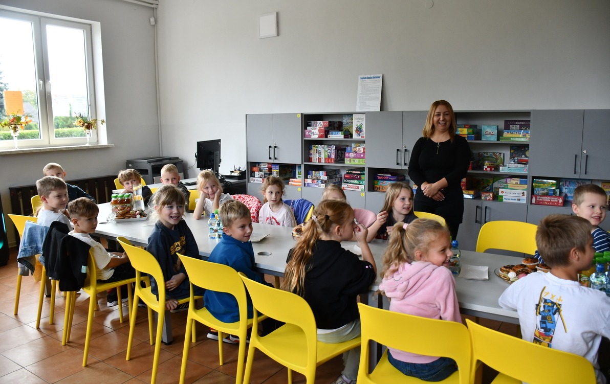 Nowe oblicze świetlicy w Łękach! Powstało nowoczesne centrum spotkań lokalnych