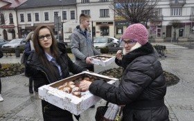 Tłusty czwartek na kęckim Rynku