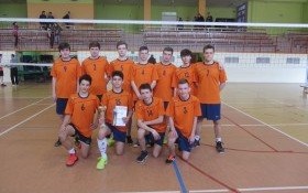 „Jedynka” zwycięża w gminnej gimnazjadzie w piłce siatkowej chłopców