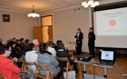 O emancypacji kobiet przy armacie