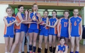 Młode siatkarki z Nowej Wsi najlepsze w gminie Kęty