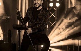 Andrzej Piaseczny z zespołem akustycznie w kęckim DK