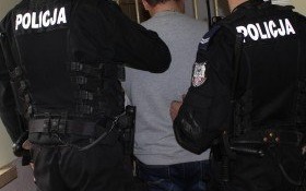 Poszukiwany dwoma listami gończymi trafił do zakładu karnego