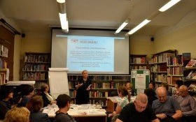 "Jak budować wspólnoty lokalne?" - debata w bibliotece