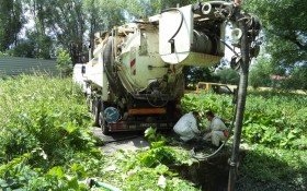 Czyszczenie rurociągu przy ulicy Głowackiego w Kętach