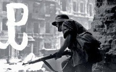 Zawyją syreny alarmowe. Zatrzymaj się i oddaj cześć Bohaterom