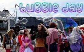 Dzień Baniek Mydlanych na kęckim Rynku