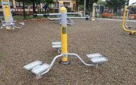 Nowoczesna siłownia w Łękach zachęca do aktywności na świeżym powietrzu