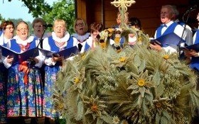 Wieniec dożynkowy Koła Gospodyń Wiejskich z Witkowic najpiękniejszy w regionie