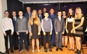 Dziesięciu uczniów z gminy Kęty otrzymało stypendia za szczególne osiągnięcia w nauce