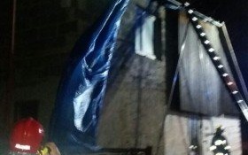 Zerwany dach domu przy ul. Krakowskiej