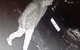 Uszkodził bankomat. Policjanci proszą o pomoc w rozpoznaniu sprawcy