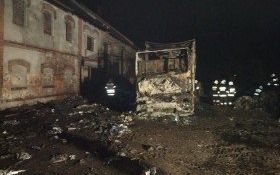 Pożar w Łękach na terenie firmy składującej odpady