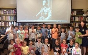 „Książka i Róża” w kęckiej bibliotece