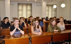 Burmistrz pod ostrzałem pytań: Gimnazjaliści odwiedzili Urząd Gminy Kęty