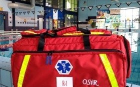 Profesjonalny sprzęt medyczny w kęckiej pływalni