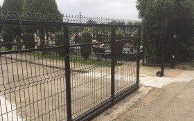 Zakończył się remont ogrodzenia na cmentarzu komunalnym w Bielanach