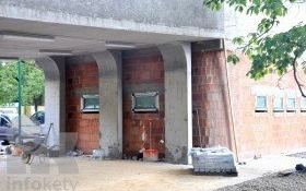 Prace na kortach idą pełną parą