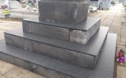 Zabezpieczono pomnik w alei głównej cmentarza w Kętach