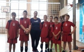 Uczniowie ZSP nr 3 w Kętach na zawodach siatkarskich