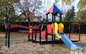 Nowe urządzenia na placu zabaw przy ul. Wszystkich Świętych w Kętach