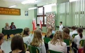 Szkolny konkurs recytacji poezji patriotycznej w Dwójce