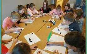 W poszukiwaniu źródeł pisma - uczniowie klasy 4a z kęckiej Jedynki z wizytą w muzeum