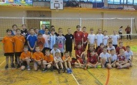 Czwartoklasiści na półmetku rozgrywek Akademii Mini Siatkówki w Kętach