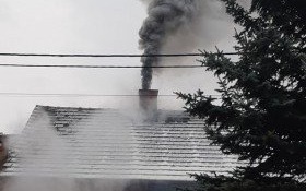 Ponad trzydzieści wyjazdów do pożarów sadzy w kominie - strażacy apelują o rozsądek. Skutki mogą być tragiczne!