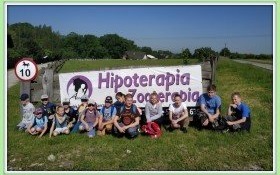 „Nie ma większej tajemnicy, niż magiczna wręcz więź łącząca jeźdźca z koniem” - uczniowie kęckiej „Jedynki” z wizytą w Ośrodku Jeździeckim Ranczo na Widoku