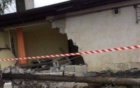 Samochód uderzył w ścianę kęckiej ogrzewalni