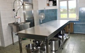 Nowoczesna kuchnia w kęckiej "Dziewiątce" - komfort i funkcjonalność