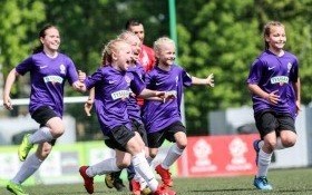 Droga do marzeń i piłkarskiej przygody. Wystartowały zapisy do XX edycji Turnieju „Z Podwórka na Stadion o Puchar Tymbarku”