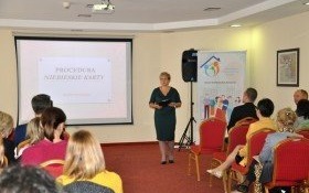 Procedura „Niebieska karta” – prawo i praktyka. Konferencja GOPS w Kętach