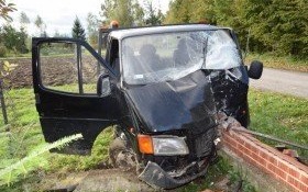 Policjanci poszukują sprawców uszkodzenia dwóch pojazdów