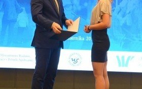 „Projekt socjalny dla rodziny” – kolejne wyróżnienie dla pracownicy kęckiego GOPS-u