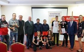 POMOC Z AED – PROJEKT PROWADZONY PRZEZ HUFIEC PRACY W KĘTACH