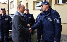 Policjanci otrzymali nowy radiowóz. Będzie służył dzielnicowym w kontaktach ze społeczeństwem