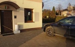 Znaleziono pieniądze. Do odbioru w kęckim komisariacie Policji