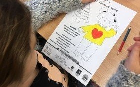 "Pomocne serce" – lekcja w ramach programu „Dzieci uczą rodziców” w kęckiej "Trójce"