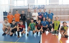 Turniej Dwójek Siatkarskich przeprowadzony w szkole na Podlesiu