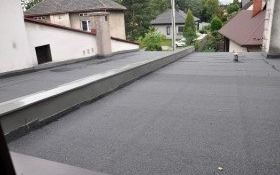 Wakacyjne remonty w Szkole Podstawowej w Łękach