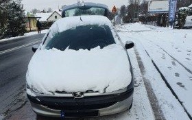 Odśnież samochód, zanim wyruszysz w drogę!