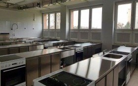 Nowoczesne zaplecze kuchenne w kęckim "Koperniku"