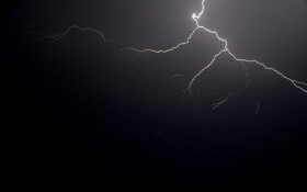 Dziś prognozowane burze. IMGW wydało ostrzeżenia