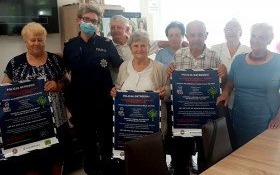 Dzielnicowi z profilaktyką w kęckim "Wigorze"