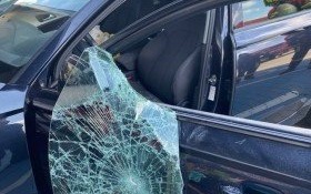 Straż wybiła szybę, by ratować dziecko zatrzaśnięte wewnątrz samochodu