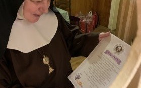 Bractwo Św. Jana Kantego z "cegiełką" odpustową dla Sióstr Klarysek