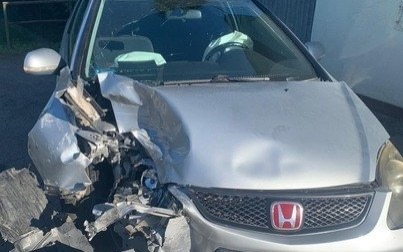 Policjanci apelują o koncentrację za kierownicą!