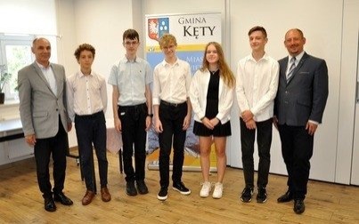 Burmistrz wręczył stypendia za szczególne osiągnięcia w nauce